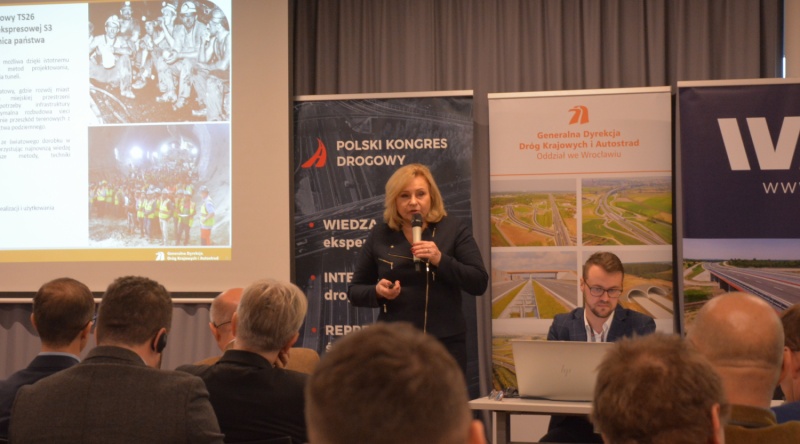 Dyrektor Oddziału GDDKiA we Wrocławiu Lidia Markowska przedstawiła przygotowana do budowy tuneli na drodze S3 Bolków-Kamienna Góra. Fot. PKD