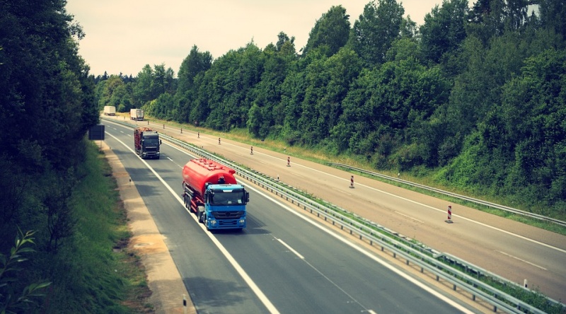 Przewoźnicy drogowi mają wiele zastrzeżeń do systemu opłat za korzystanie z dróg przez samochody ciężarowe. Zdjęcie ilustracyjne. Public Domain
