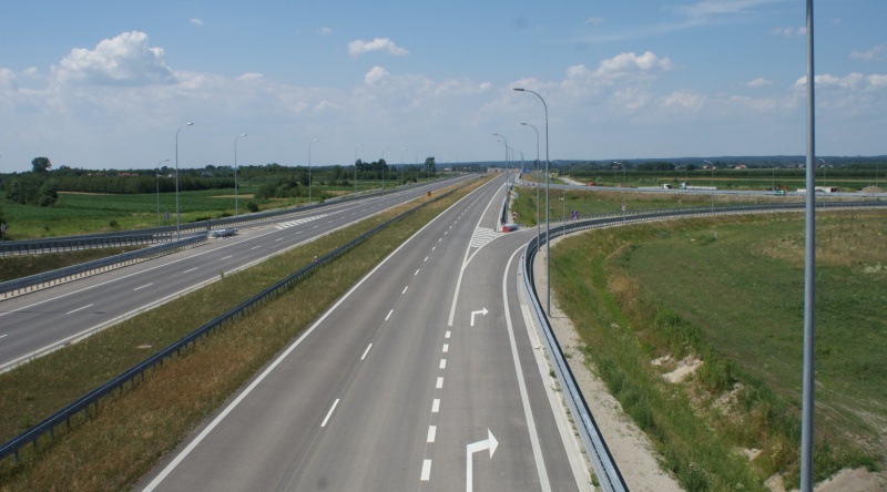 Autostrada A4, odcinek Rzeszów-Jarosław. Po jego ukończeniu, powstał pierwszy pełny autostradowy ciąg w Polsce. Fot. PKD