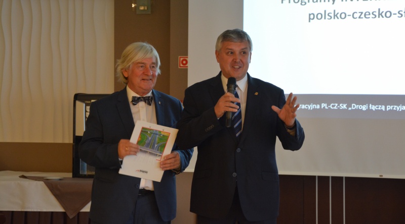 Prezes PKD Zbigniew Kotlarek i prezes Słowackiego Towarzystwa Drogowego Jan Szedivy podczas inauguracji konferencji 
