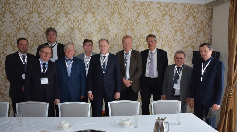Na zdjęciu (od lewej): S. Hoeller, Z. Tabor, J.Schmidt , Z. Kotlarek, W. Dąbrowski, K. Kondraciuk,  O. Alte-Teigeler, U. Zander, W. Bednorz, L. Rafalski
