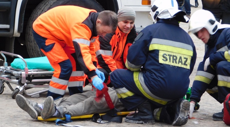 Podczas Forum w Mikołajkach odbędzie się pokaz działania sił ratowniczych po symulowanym wypadku drogowym. Na zdjęciu: taki pokaz podczas konferencji BRD w Kazimierzu Dolnym w roku 2016. Fot. PKD