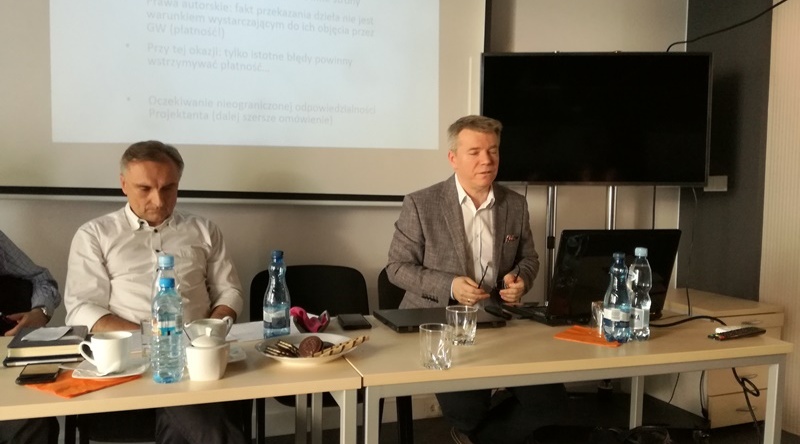 Stanowisko projektantów przedstawili: (od lewej) Tomasz Siwowski z Promost Consulting i Cezary Saganowski z Egis Poland.