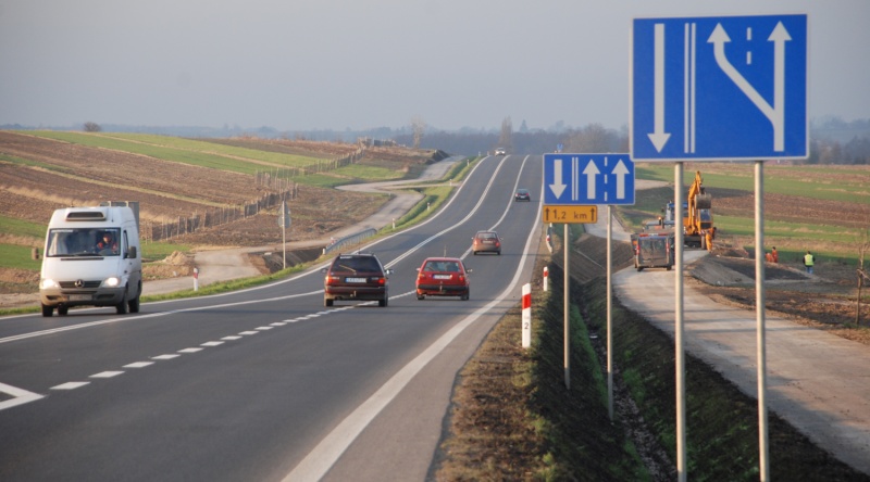Fragment drogi nr 17 Piaski-Łopiennik zmodernizowany do przekroju 2+1. Fot. GDDKiA O/Lublin